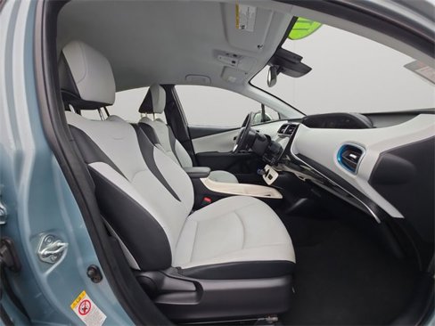 Used 2017 Toyota Prius Four image 12