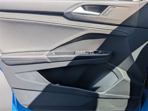 New 2025 Volkswagen Taos SE image 21