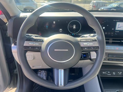 Used 2024 Hyundai Kona SE image 13