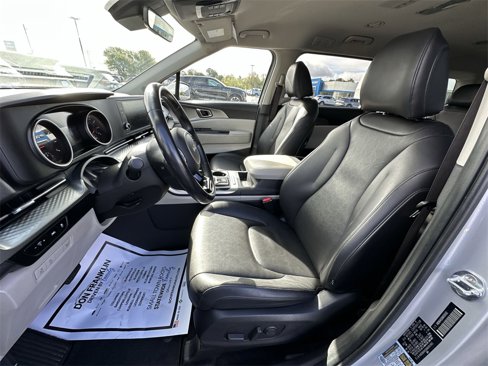 Used 2022 Kia Carnival LX image 11