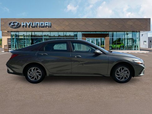 New 2025 Hyundai Elantra Blue image 9