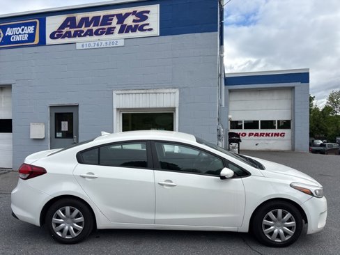 Used 2017 Kia Forte LX image 7