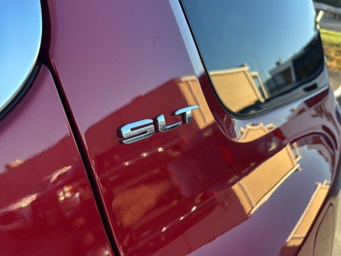 Used 2023 GMC Acadia SLT image 13
