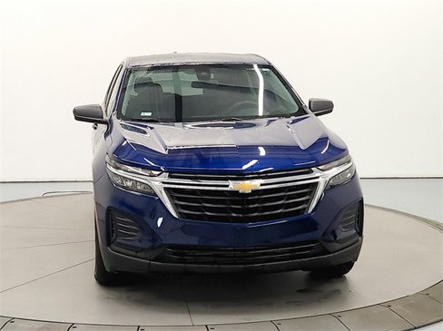 Used 2023 Chevrolet Equinox LS w/ LS Convenience Package image 2