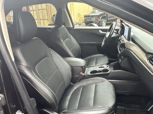 Used 2020 Ford Escape Titanium image 24