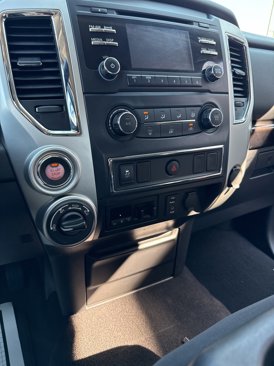 Used 2016 Nissan Titan SV image 25