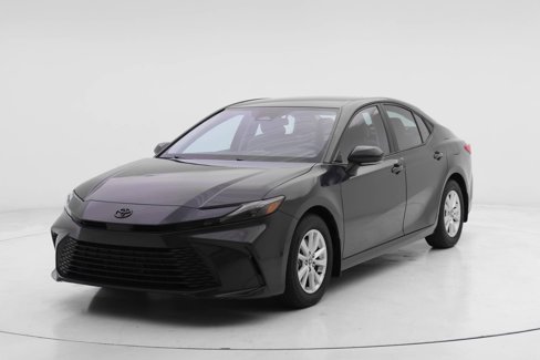 Used 2025 Toyota Camry LE image 1