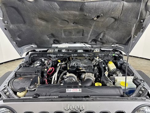 Used 2016 Jeep Wrangler Unlimited Sahara w/ Dual Top Group image 27