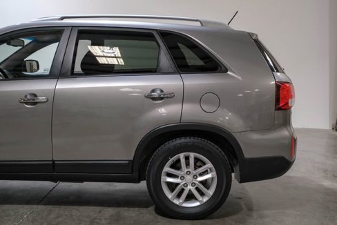 Used 2015 Kia Sorento LX image 16