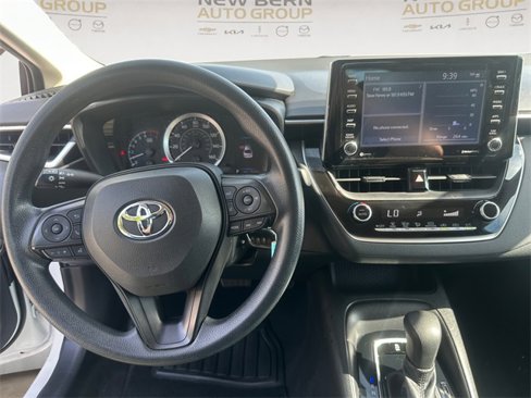 Used 2021 Toyota Corolla LE image 10