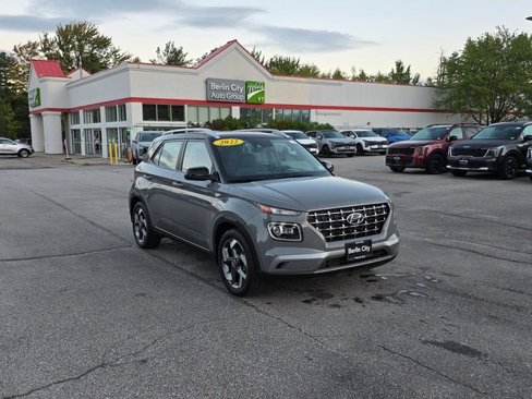 Used 2022 Hyundai Venue Limited image 30
