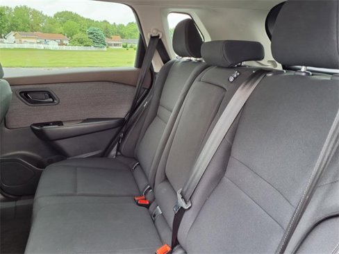 Used 2023 Nissan Rogue S image 17