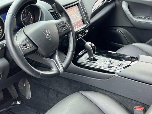Used 2018 Maserati Levante image 14
