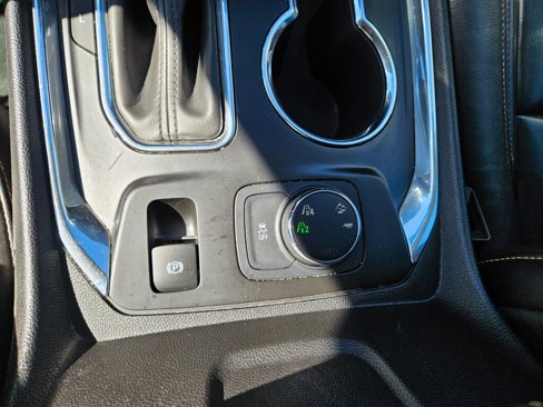 Used 2018 Chevrolet Traverse LT image 8