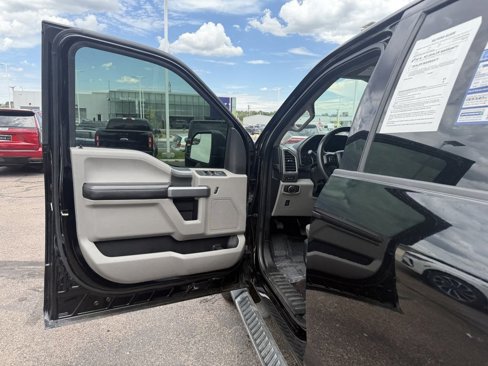 Used 2016 Ford F150 XLT w/ Equipment Group 302A Luxury image 9