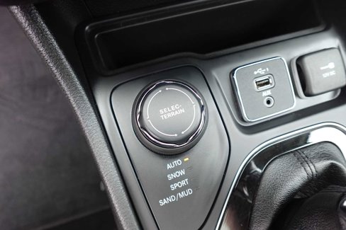 Used 2020 Jeep Cherokee Limited image 21