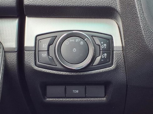 Used 2015 Ford Explorer XLT image 16