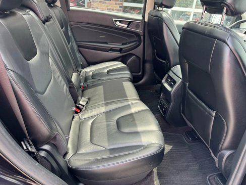 Used 2020 Ford Edge Titanium image 27