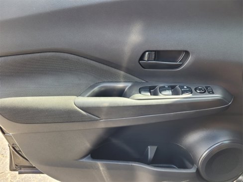 Used 2018 Nissan Kicks S image 29
