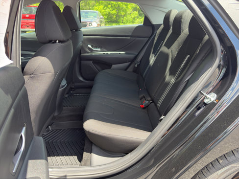 Used 2023 Hyundai Elantra SEL w/ Winter Weather Package image 11