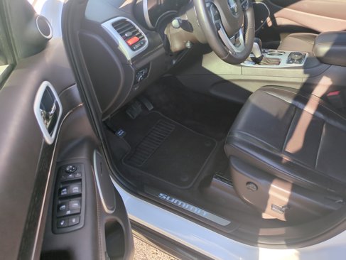 Used 2019 Jeep Grand Cherokee Summit image 8