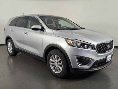 Used 2017 Kia Sorento L image 2