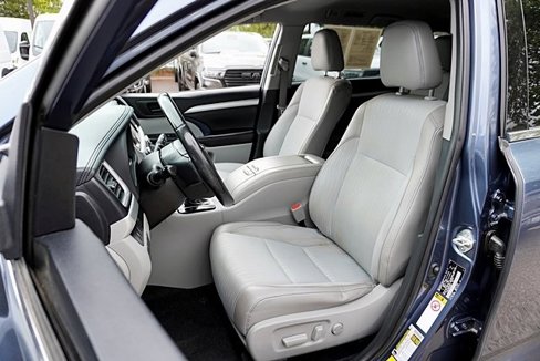 Used 2019 Toyota Highlander LE image 16