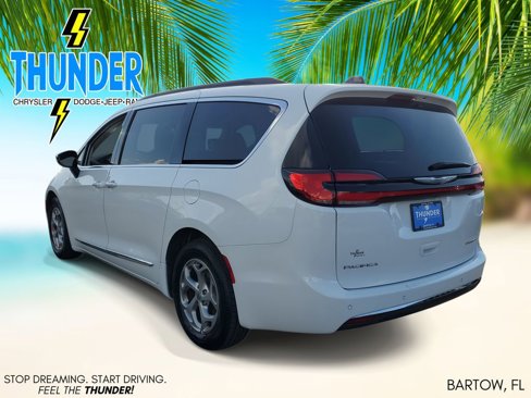 Used 2023 Chrysler Pacifica Limited image 5