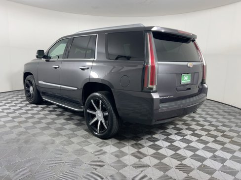 Used 2016 Cadillac Escalade Luxury image 3
