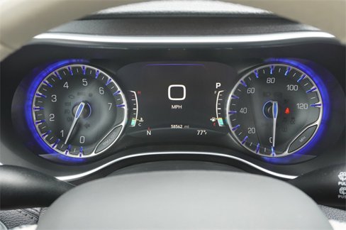 Used 2020 Chrysler Pacifica Limited w/ Tire & Wheel Group image 13