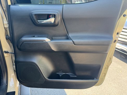 Used 2018 Toyota Tacoma TRD Sport image 23
