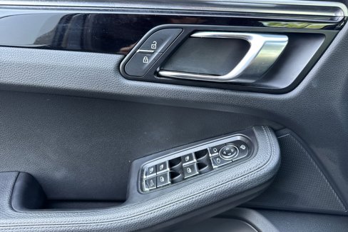 Used 2020 Porsche Macan image 10