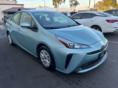 Used 2021 Toyota Prius LE image 3