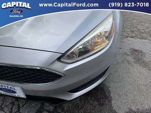 Certified 2018 Ford Focus SE image 11