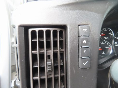 Used 2017 Chevrolet Express 2500 image 19