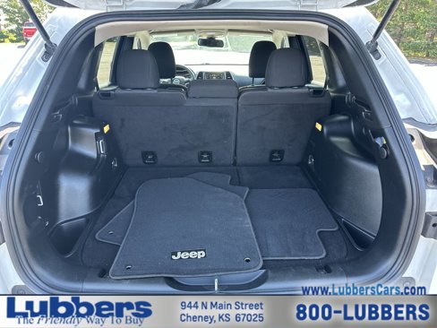 Used 2018 Jeep Cherokee Latitude w/ Mobile Office Group image 19