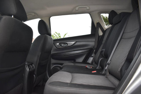Used 2017 Nissan Rogue SV image 39