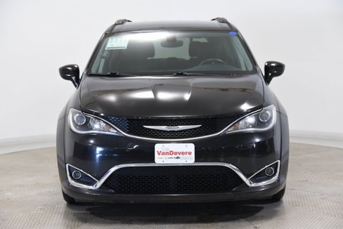 Used 2017 Chrysler Pacifica Touring-L image 2