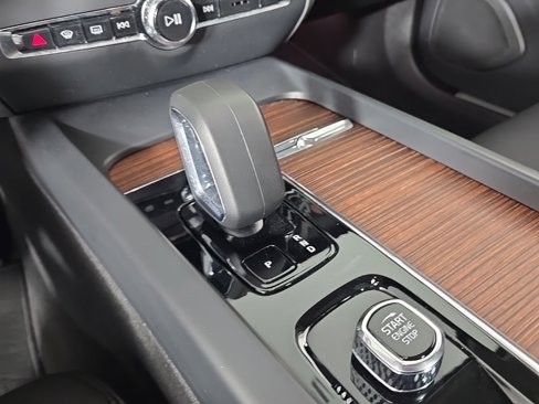 Certified 2025 Volvo S60 B5 Plus image 21