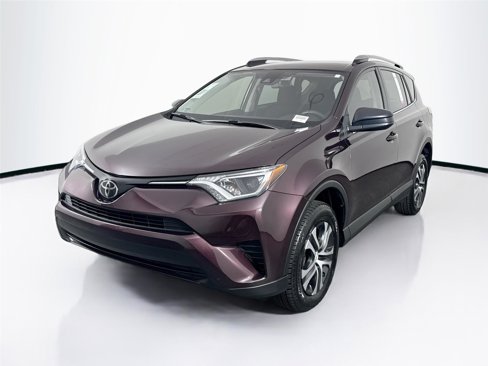 Used 2018 Toyota RAV4 LE image 2