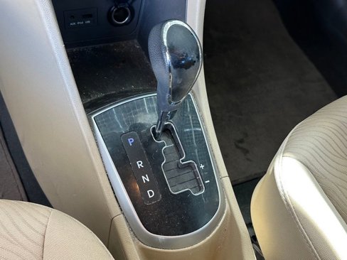 Used 2013 Hyundai Accent GLS w/ Premium Pkg image 17