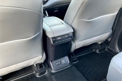 Used 2021 Toyota Highlander Platinum image 35