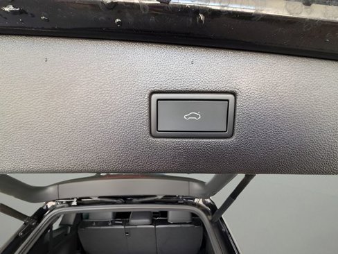 Used 2024 Volkswagen Tiguan SE R-Line image 27