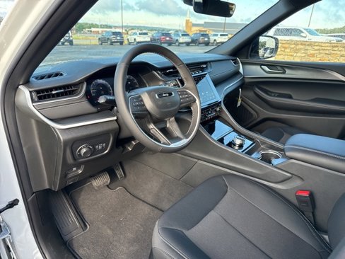 New 2025 Jeep Grand Cherokee Laredo X w/ Luxury Tech Group I image 21