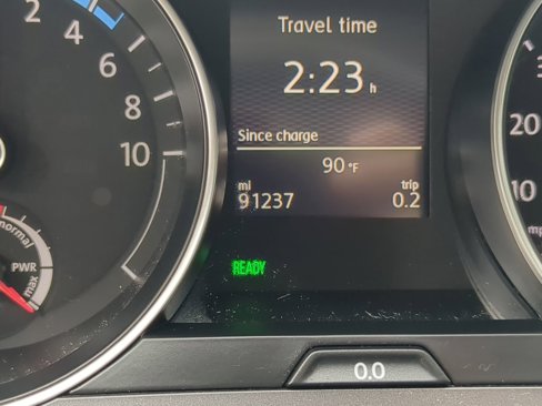 Used 2016 Volkswagen e-Golf SEL Premium image 61