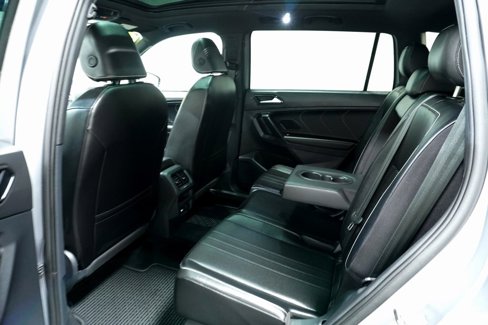 Used 2024 Volkswagen Tiguan SE R-Line image 10