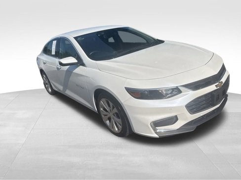 Used 2017 Chevrolet Malibu Premier w/ Driver Confidence Package image 3