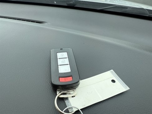 Used 2017 Mitsubishi Outlander SE image 30
