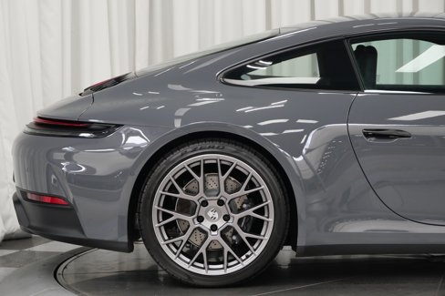 Used 2025 Porsche 911 Carrera w/ Premium Package image 34
