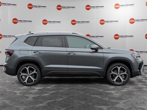 New 2025 Volkswagen Taos SEL image 4